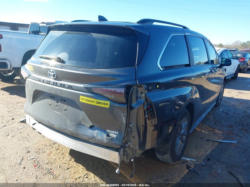 2025 Toyota Sienna Xle