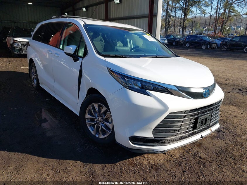 2024 Toyota Sienna Le