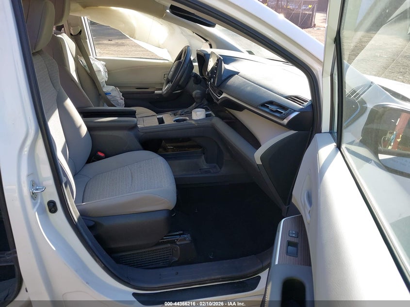 2024 Toyota Sienna Le