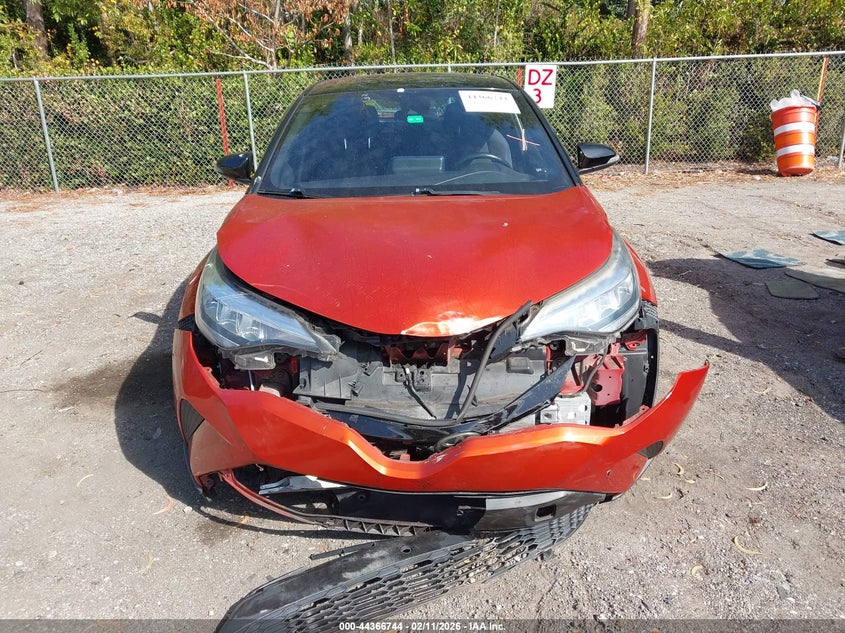 VIN NMTKHMBX0LR107584 2020 TOYOTA C-HR XLE