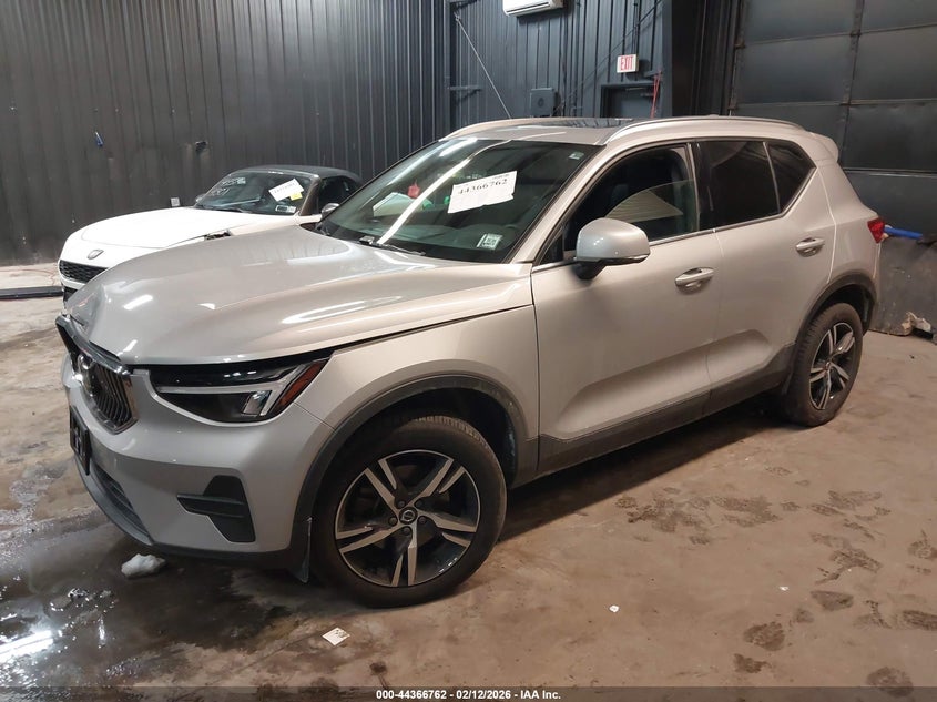 2024 Volvo Xc40 B5 Core Bright Theme/B5 Core Dark Theme