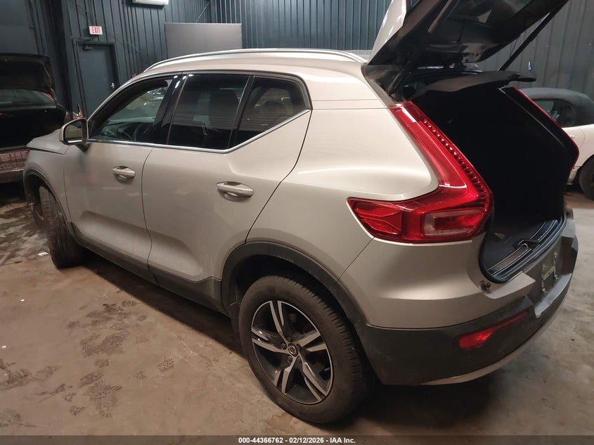 2024 Volvo Xc40 B5 Core Bright Theme/B5 Core Dark Theme