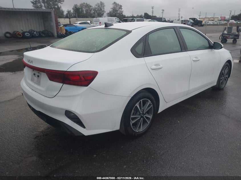 2024 Kia Forte Lxs