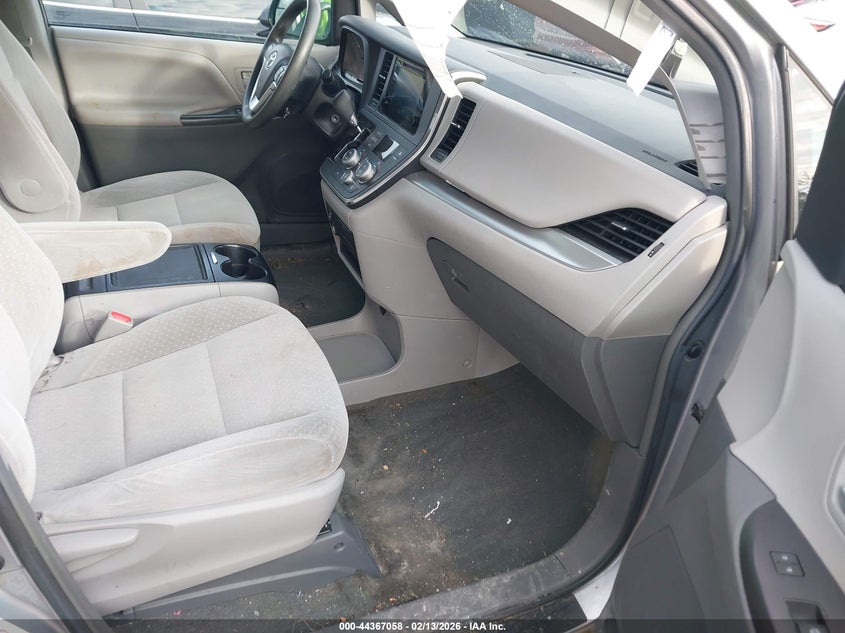 2017 Toyota Sienna Le 8 Passenger