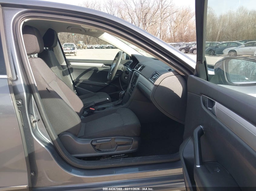 2016 Volkswagen Passat 1.8T S