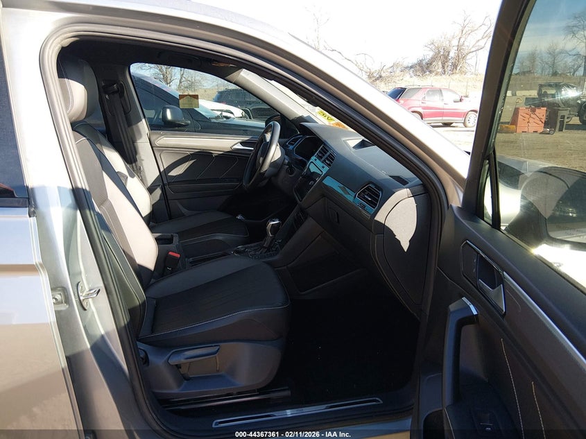 2022 Volkswagen Tiguan 2.0T Se R-Line Black