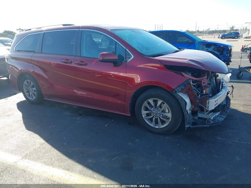 2022 Toyota Sienna Le