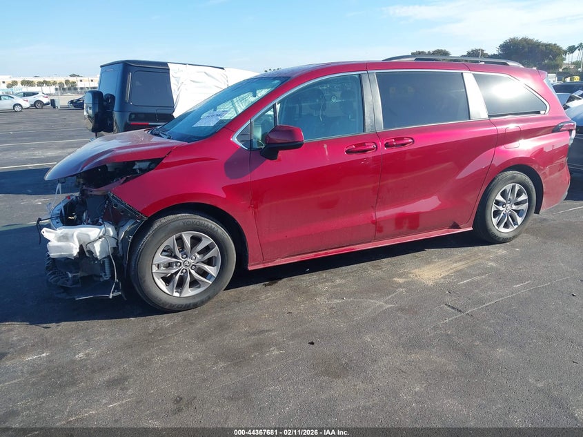 2022 Toyota Sienna Le