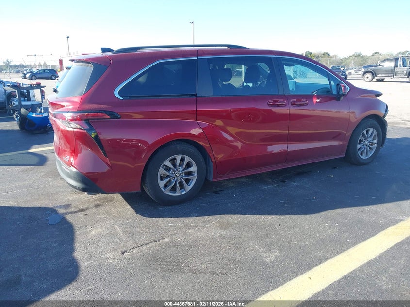 2022 Toyota Sienna Le