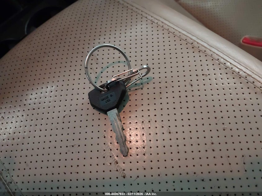 2004 Cadillac Escalade Standard VIN: 1GYEK63N24R121683 Lot: 44367933