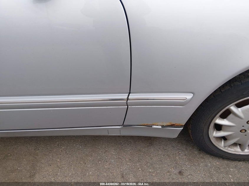 2001 Mercedes-Benz E 320 4M VIN: WDBJF82J81X060591 Lot: 44368262