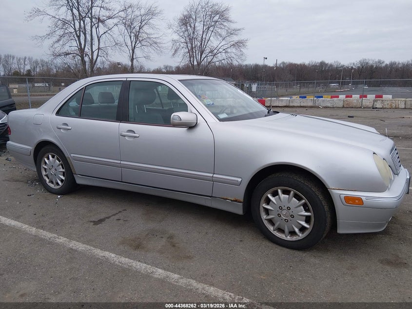 2001 Mercedes-Benz E 320 4M VIN: WDBJF82J81X060591 Lot: 44368262
