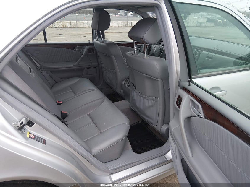 2001 Mercedes-Benz E 320 4M VIN: WDBJF82J81X060591 Lot: 44368262