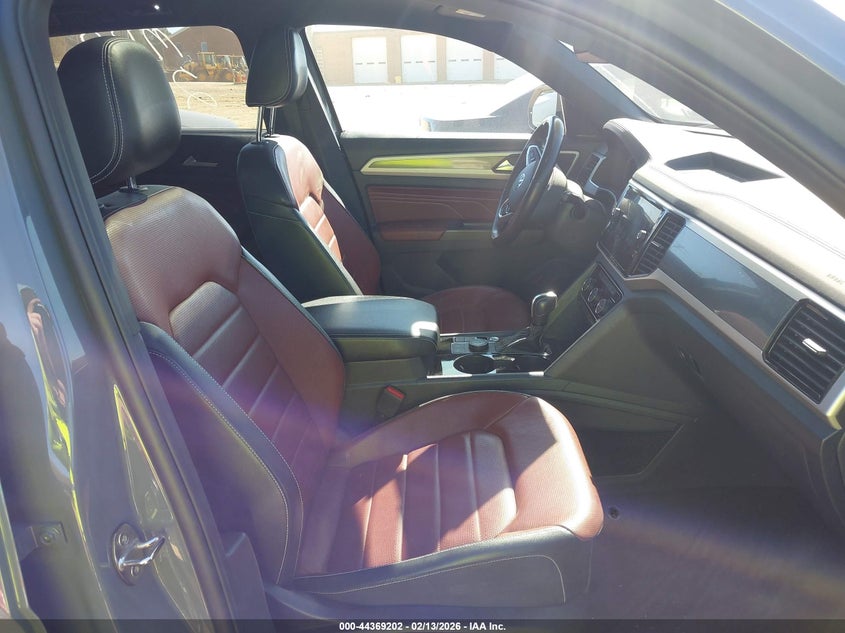 2022 Volkswagen Atlas Cross Sport 3.6L V6 Sel Premium R-Line