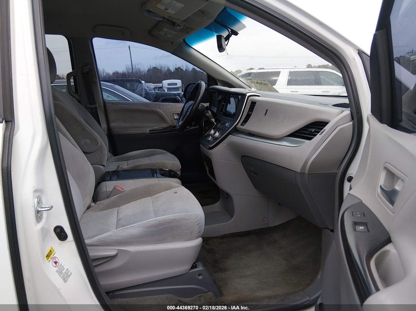 2016 Toyota Sienna Le 8 Passenger