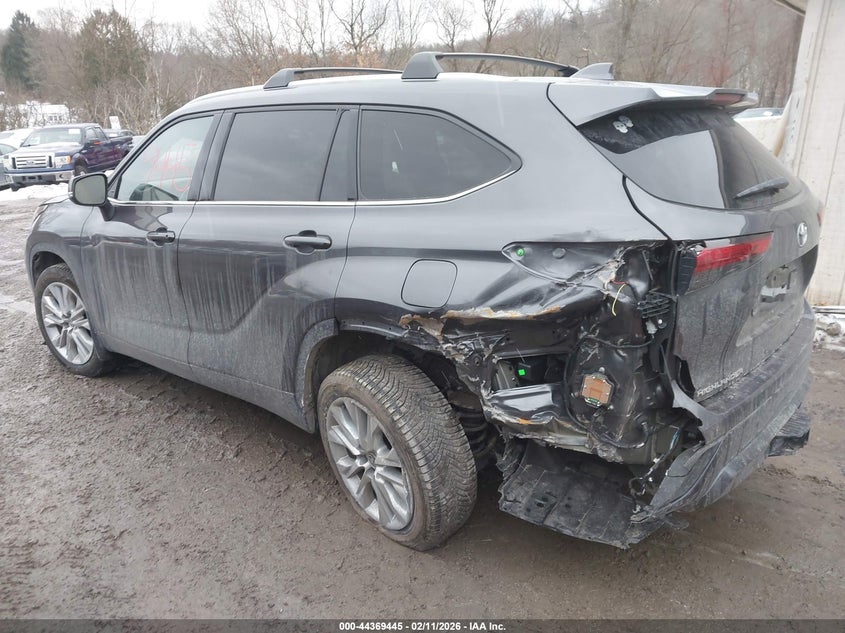 2022 TOYOTA HIGHLANDER auction photo 3