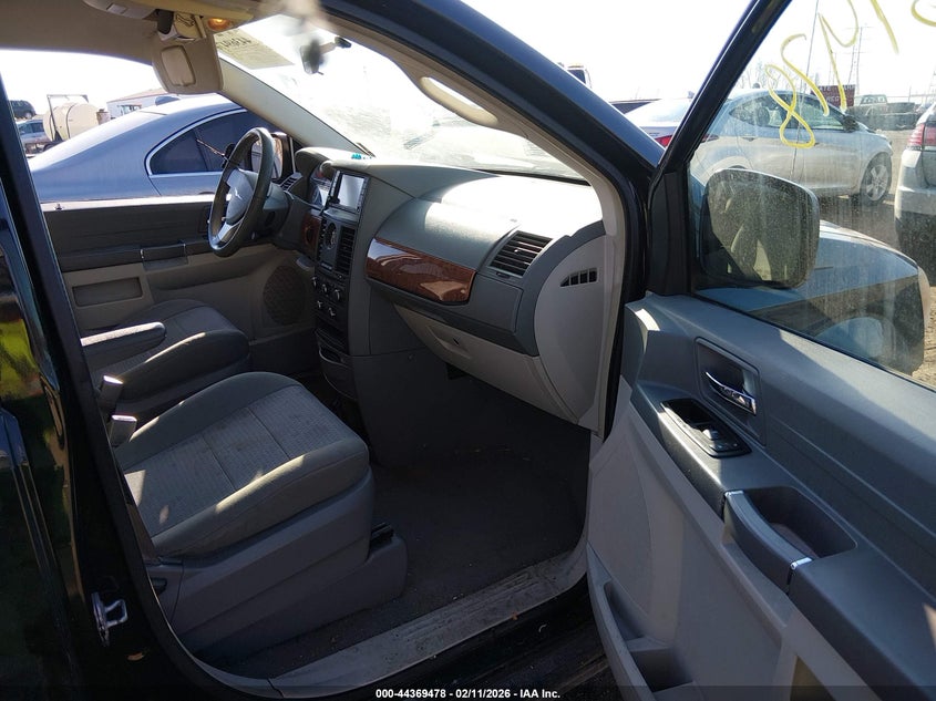 2008 Chrysler Town & Country Lx