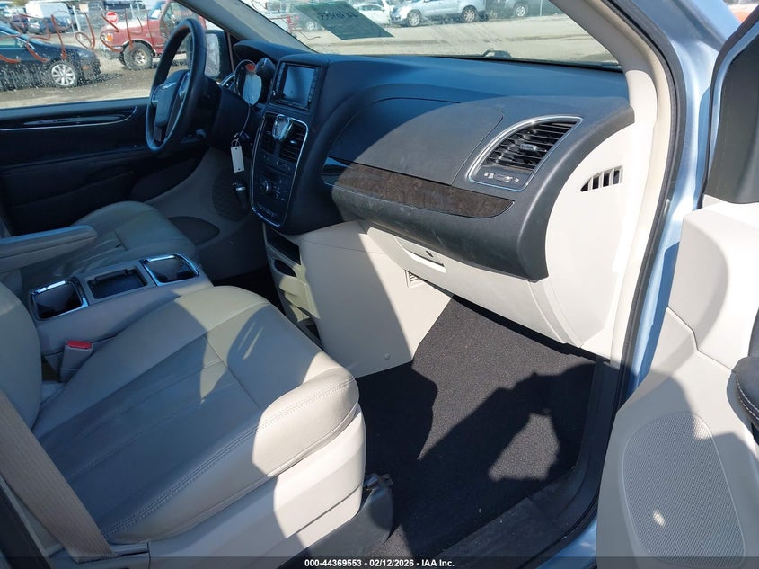 2013 Chrysler Town & Country Touring