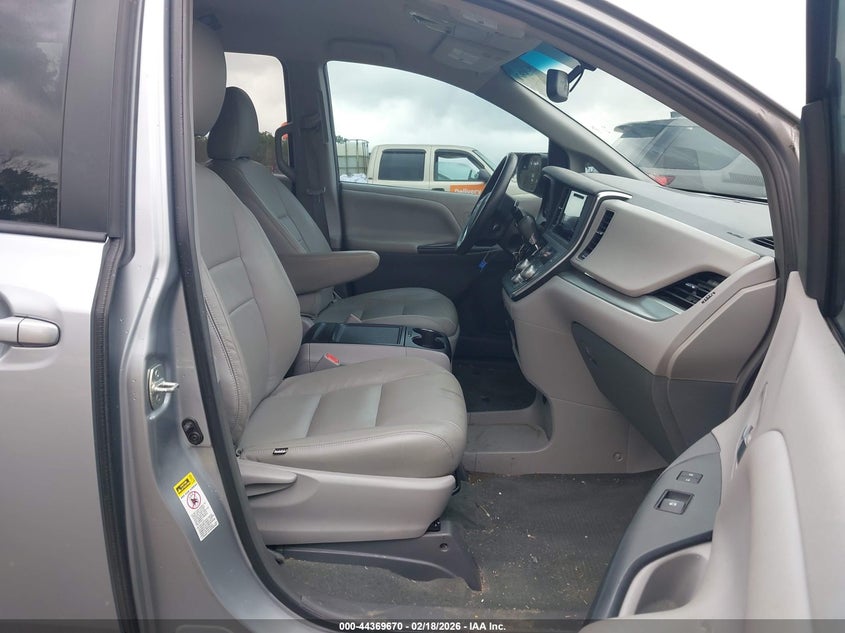 2015 Toyota Sienna Le 8 Passenger