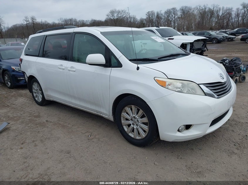 2014 Toyota Sienna Xle 7 Passenger