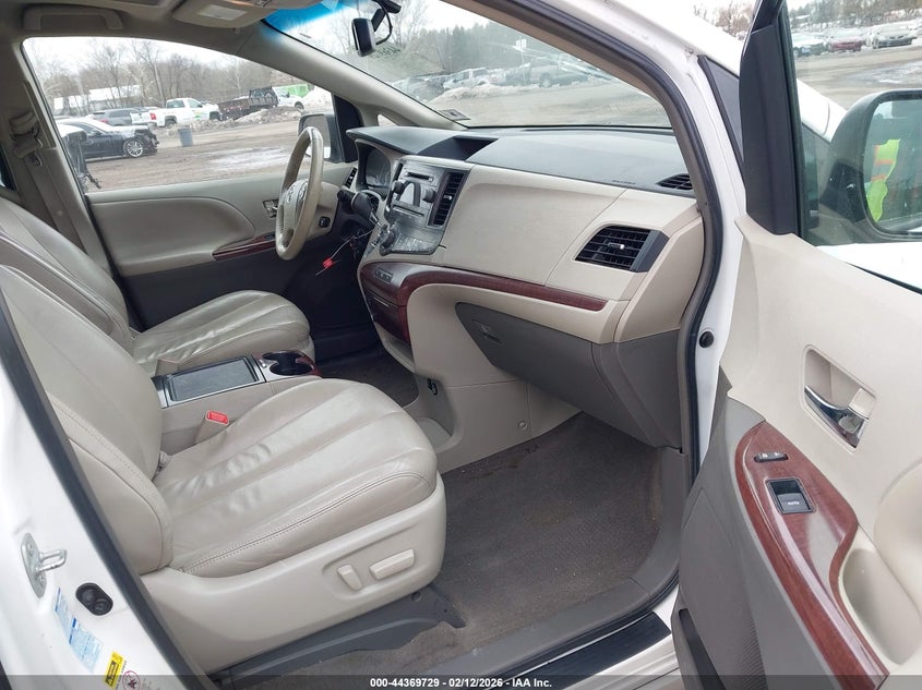 2014 Toyota Sienna Xle 7 Passenger