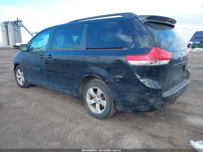2013 Toyota Sienna Le V6 8 Passenger