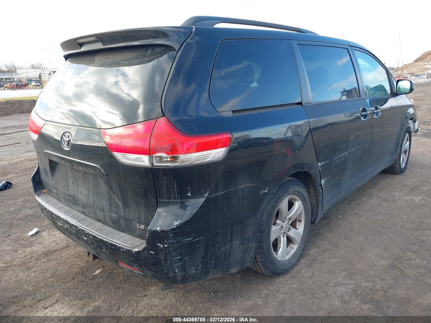 2013 Toyota Sienna Le V6 8 Passenger