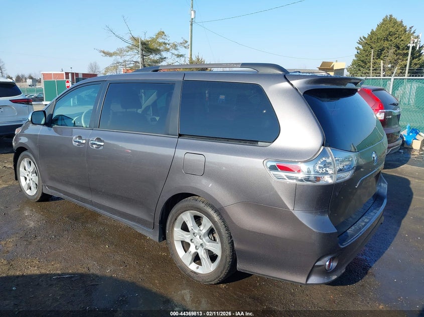2013 Toyota Sienna Se 8 Passenger