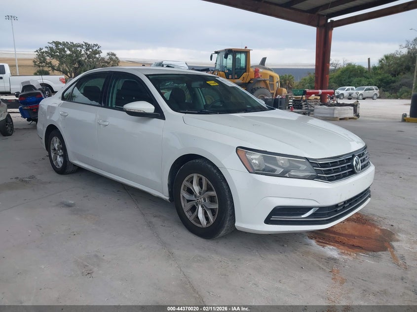 2018 Volkswagen Passat 2.0T R-Line/2.0T S