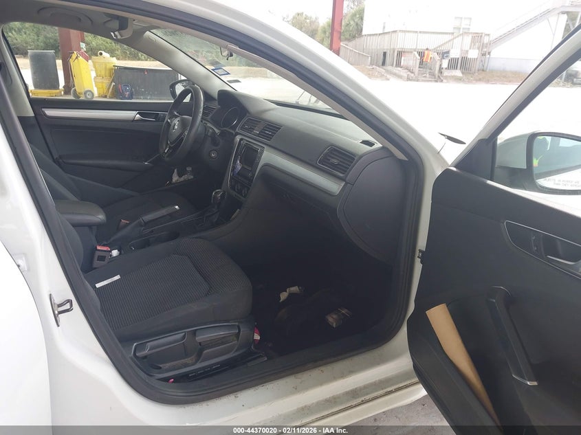 2018 Volkswagen Passat 2.0T R-Line/2.0T S