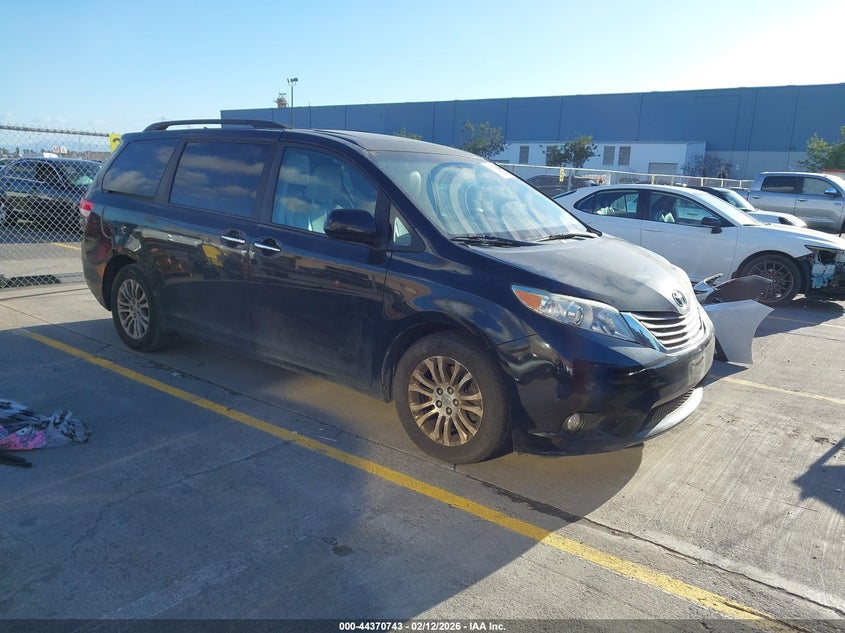 2013 Toyota Sienna Xle V6 8 Passenger
