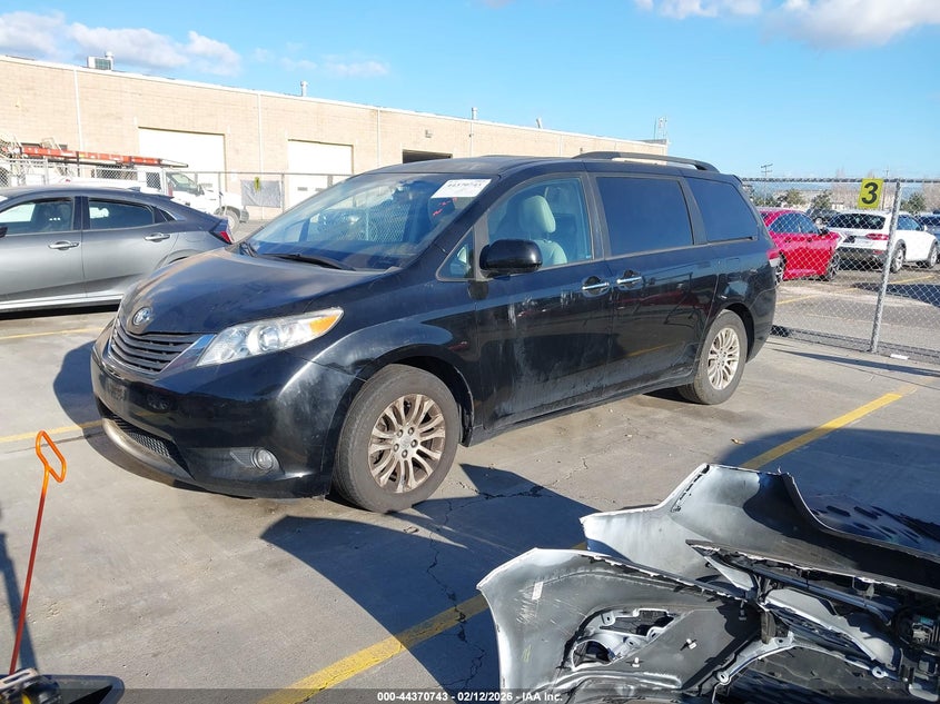 2013 Toyota Sienna Xle V6 8 Passenger