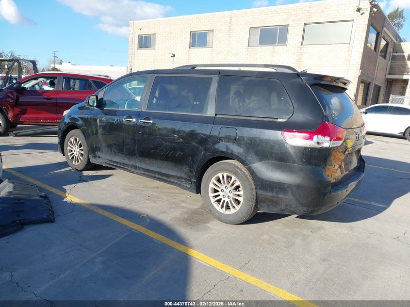 2013 Toyota Sienna Xle V6 8 Passenger