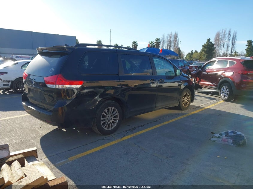 2013 Toyota Sienna Xle V6 8 Passenger