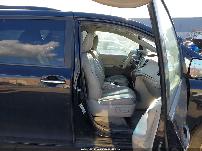 2013 Toyota Sienna Xle V6 8 Passenger