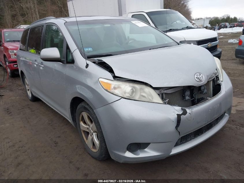 2014 Toyota Sienna Le V6 8 Passenger