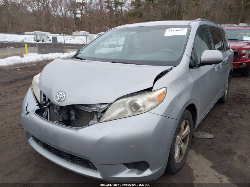 2014 Toyota Sienna Le V6 8 Passenger