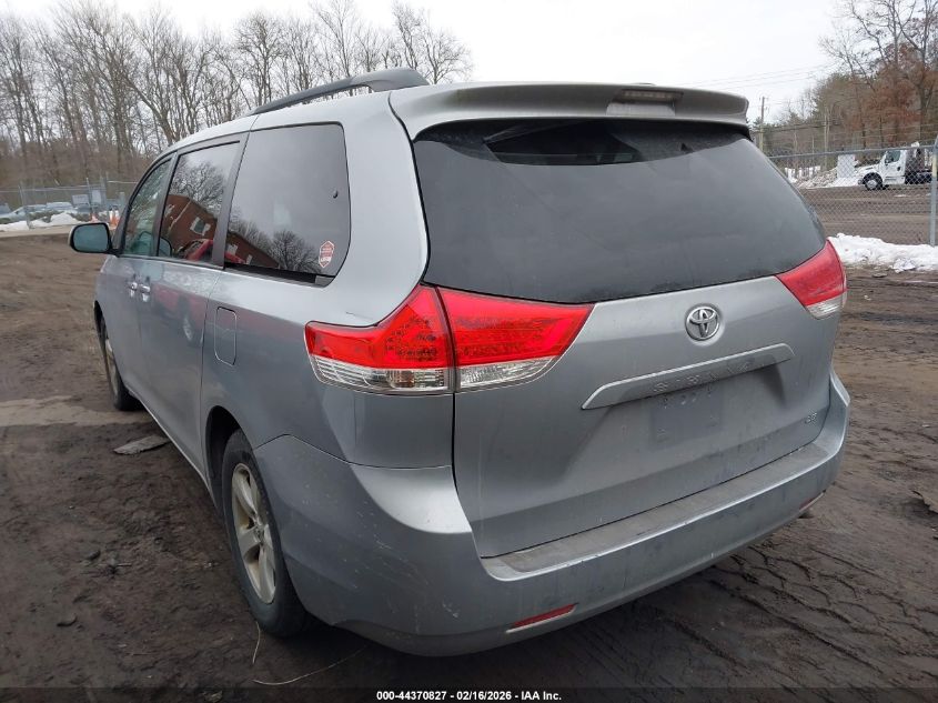 2014 Toyota Sienna Le V6 8 Passenger