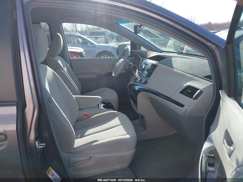 2011 Toyota Sienna Le V6