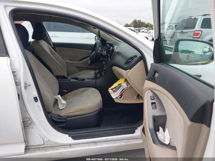 KNAGM4A74C5271993 2012 Kia Optima 2.4 Lx white