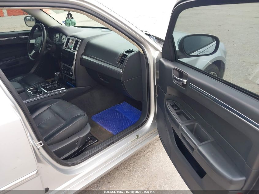 2010 Chrysler 300 Touring/Signature Series/Executive Series VIN: 2C3CA5CV4AH327971 Lot: 44371667