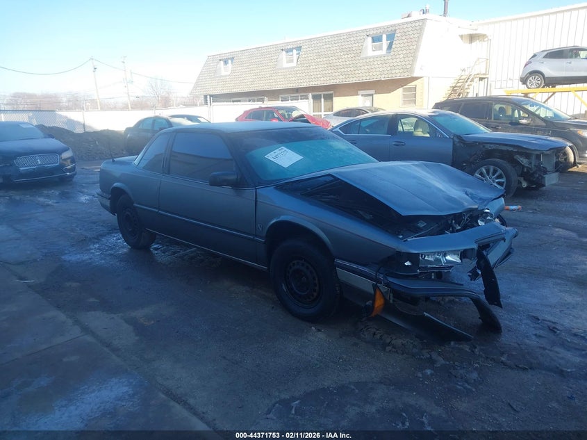 2G4WD14W7J1404952 BUICK REGAL Photo 1