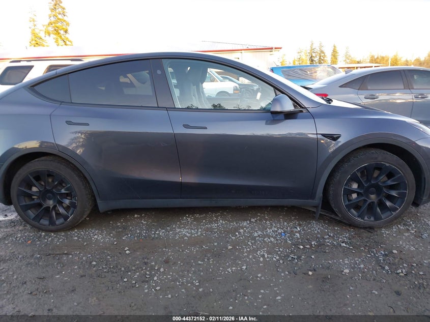 2023 Tesla Model Y Awd/Long Range Dual Motor All-Wheel Drive VIN: 7SAYGDEE4PF957109 Lot: 44372152