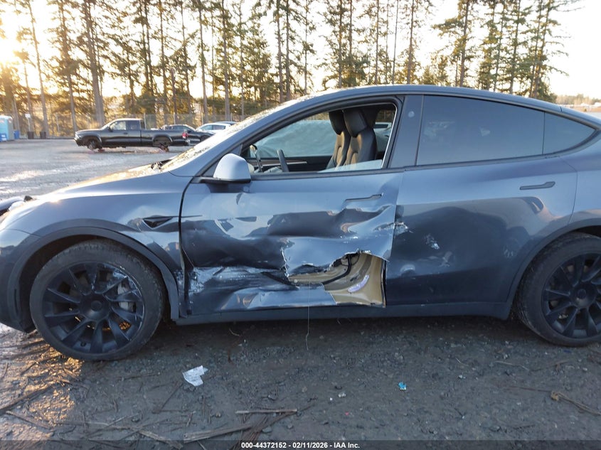 2023 Tesla Model Y Awd/Long Range Dual Motor All-Wheel Drive VIN: 7SAYGDEE4PF957109 Lot: 44372152