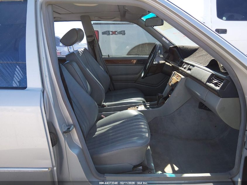 1990 Mercedes-Benz 300 E 2.6