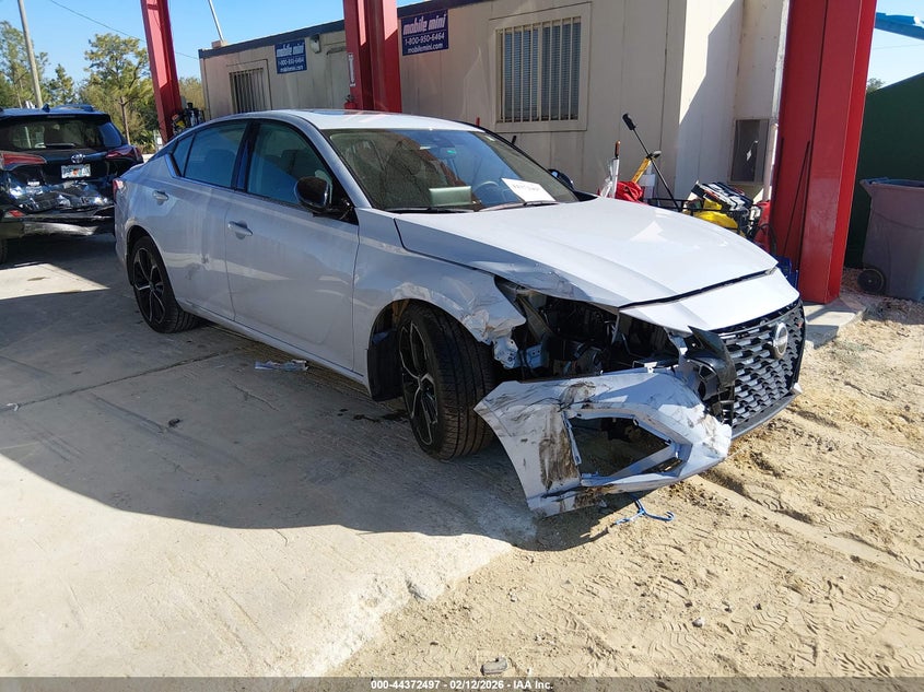 2023 Nissan Altima Sr Fwd