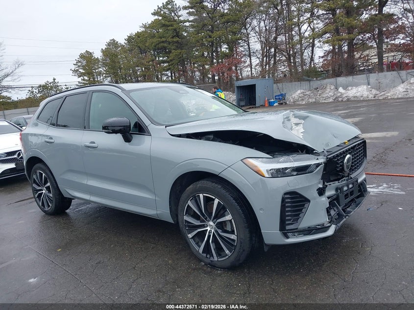 2024 Volvo Xc60 B5 Plus Dark Theme