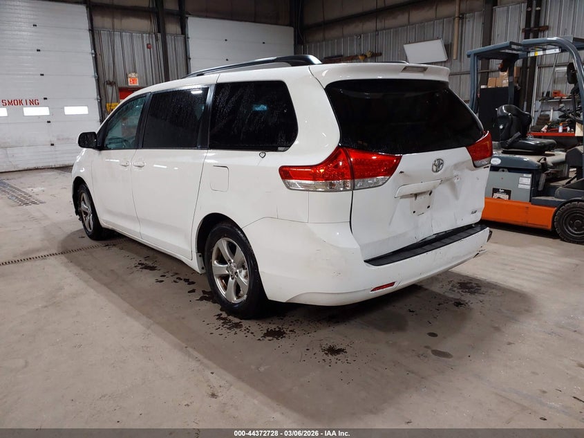 2013 Toyota Sienna Le V6 8 Passenger