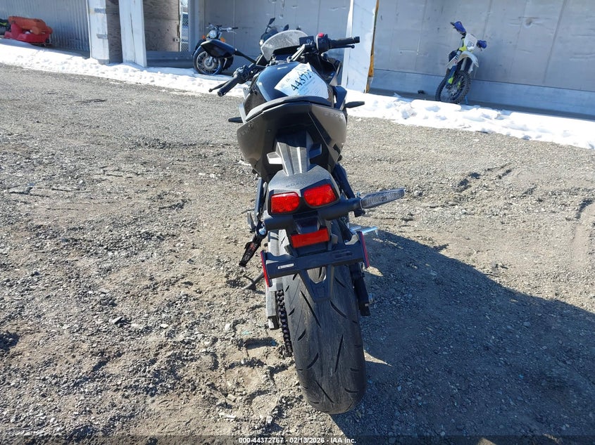2025 Suzuki Gsx800 F VIN: JS1EM13B1S7100528 Lot: 44372767