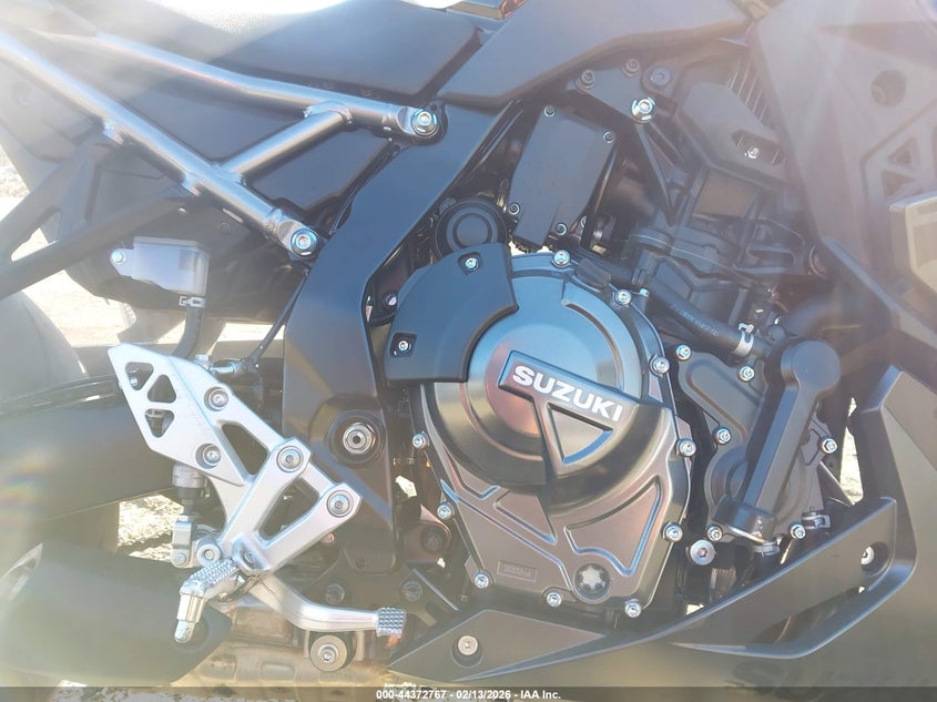 2025 Suzuki Gsx800 F VIN: JS1EM13B1S7100528 Lot: 44372767